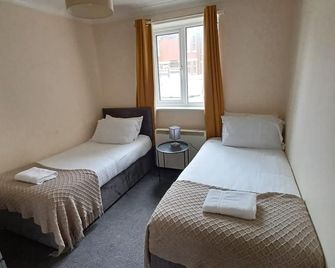 Southampton 2-Bedroom House - Southampton - Bedroom