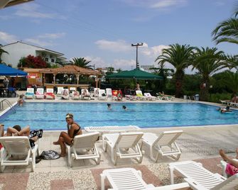 Morfeas Hotel - Kavos - Piscina