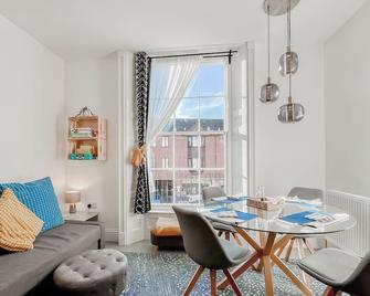 Apartment Two - Uk48496 - Gloucester - Dining room