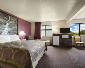 Super 8 by Wyndham Cameron - Cameron - Bedroom
