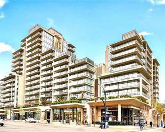 Waterfalls Hotel in Downtown With Stunning Views! - Victoria - Gebouw