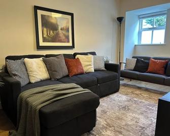 Cozy Manchester Hideaway with 2 Bedrooms - Manchester - Sala de estar