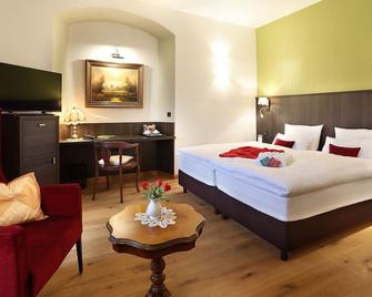 Hotel Garni Schloß Schönberg - Hazlov - Спальня