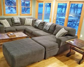 New 2020 Waterfront Listing, Pet Friendly, Dock, Kayak, Bikes, & Amazing Sunsets - Kill Devil Hills - Living room