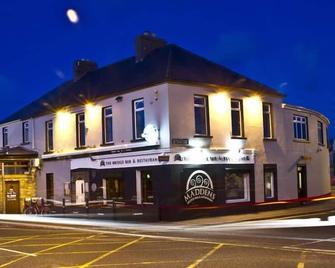 Maddens Bridge Bar & Guesthouse - Bundoran - Building