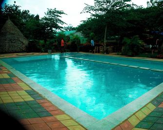 Royal Wonders Hotel - Moshi - Pool
