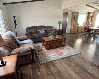 Comfortable home, great location - Escalante - Salon
