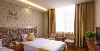 Luzhou Qianye Hotel - Luzhou - Bedroom