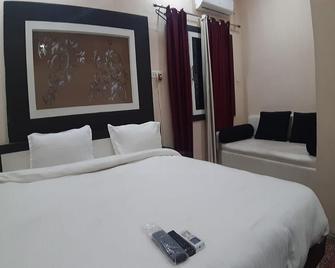 Sita Inn (Home Stay Away From Home ) - Varanasi - Bedroom