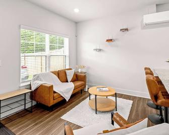 Stylish 2BR Home Near University of Arkansas - Fayetteville - Living room