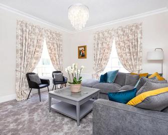 George Street Boutique Apartments with Free Parking - York - Living room
