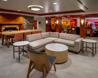 Holiday Inn & Suites Beckley By IHG - Beckley - Lounge