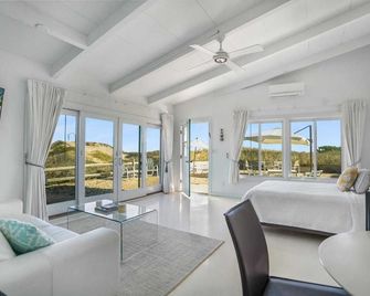 دريفتوود ريزورت - مونتوك - غرفة نوم