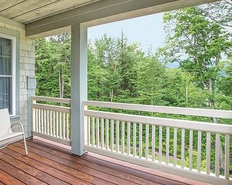 Deluxe 2 bdrm in best family resort in the NE with multiple activities for all. - Smugglers Notch - Balkon