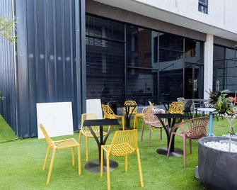 38 on Boulders Hotel - Gaborone - Patio