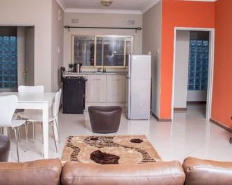 Rose Villa Lodge - Kitwe - Living room