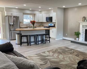 House with beautiful mountain views - Eagle River - Cocina