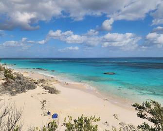 Sand Dollar 2 Bedrm Beachfront house on private Marley Beach with beach views. - Warwick - Beach