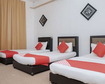 OYO 90180 Gemilang Hotel Kerteh - Dungun - Bedroom