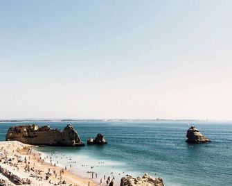 Charming house in Alvor with shared pool - Alvor - Beach