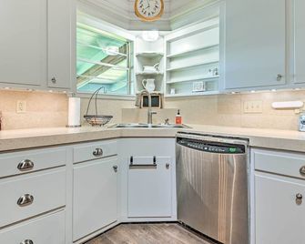 Lakefront Brownwood Home w/ Private Boat Dock - Brownwood - Kuchyň