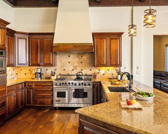 Frontier Farmhouse - Templeton - Küche