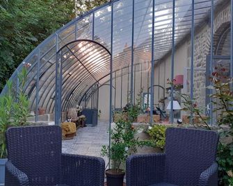 Dans le Parc d' une Villa Belle Epoque Appartement Atypique Avec sa Serre! - 보번 라참볼트 - 파티오