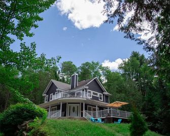 Chalet Bleu | Hot Tub | Beach Access| Pool Table - Saint-Côme