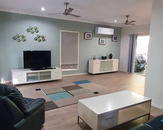 Shelleys - Rainbow Shores - Rainbow Beach - Obývací pokoj