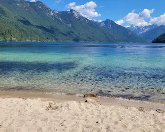 Studio cabin for 1-4 by Chilliwack River - Chilliwack - Beach