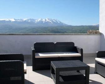 Beautiful stone holiday house with an incredible view on the Maiella Mountain. - San Valentino in Abruzzo Citeriore - Balcone