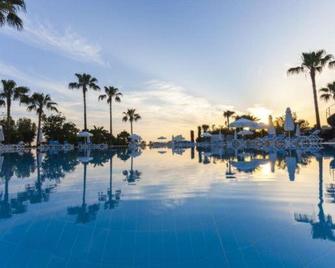 Iz Flower Side Beach - Side - Pool