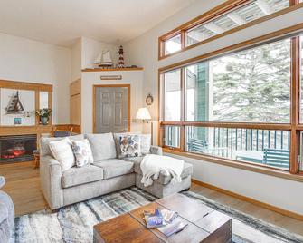 Ski, Hike, Bike, Relax Tofte Townhome with Deck! - Tofte - Living room
