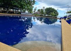 Tambayan Rooms and Cottages by SMS Hospitality - Carmen - Piscina