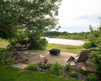 Quiet Country Living At River's Edge - Laurel - Patio