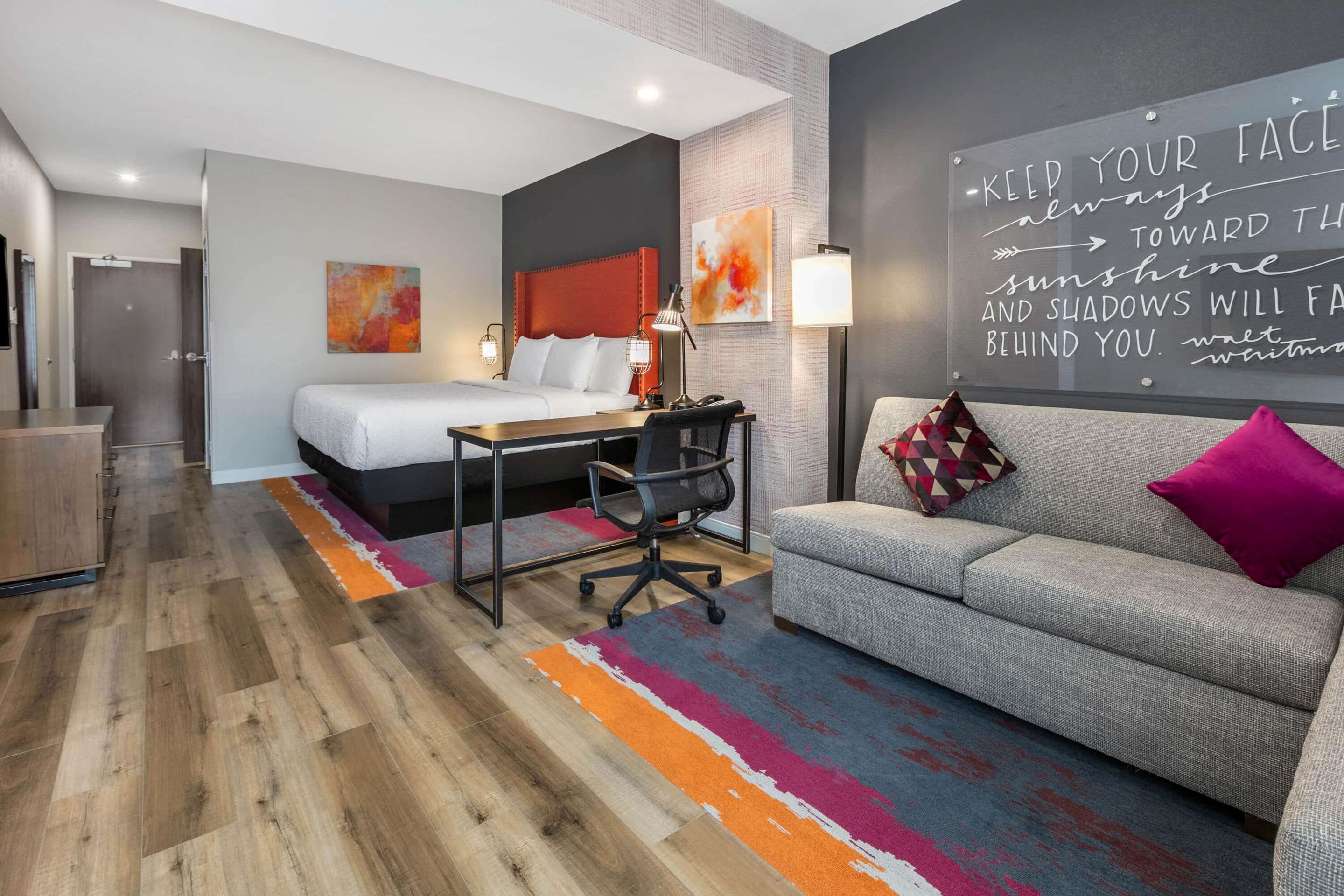 La Quinta Inn & Suites by Wyndham Lewisville - Lewisville - Спальня
