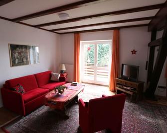Spacious vacation apartment on the edge of the forest with a fantastic distant view - Lemgo - Wohnzimmer
