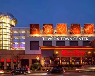 Chic Towson Townhome Near Baltimore - Towson - Building