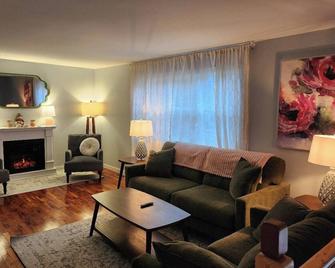 In the heart of Hampton. The Heron's Landing Vacation House. - Hampton - Pokój dzienny