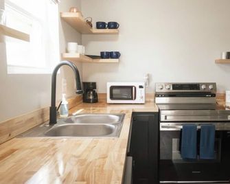 Renovated Large 3br Near I-40 & Charming Downtown Clarksville - Clarksville - Kuchyň