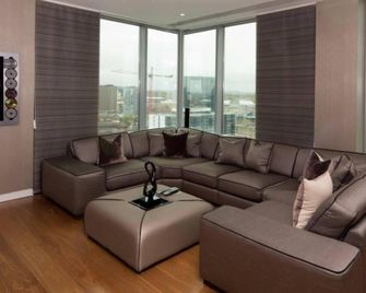 City centre penthouse in Birmingham city - Birmingham - Living room