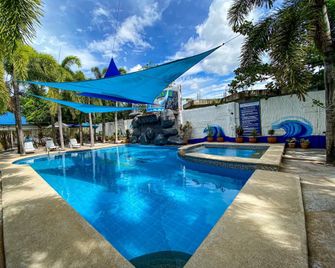 Viking Resort - Subic - Piscine
