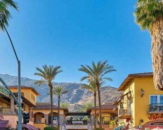 Cozy Condo w Heated Pool 1 Hr to Joshua Tree NP - Palm Springs - Vista del exterior