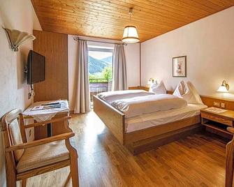 Landhotel Gasthof zum Löwen - Rodeneck - Bedroom
