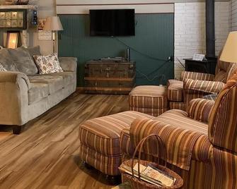 The Cottage - Dutch storybook bungalow across from campground overlooking beach - Grand Marais - Living room