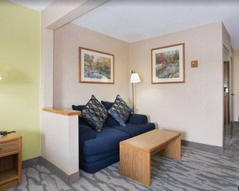 Fairbridge Inn & Suites Thornton - Thornton