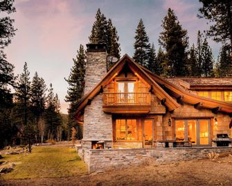 Hunter by AvantStay Riverfront Cabin w Prvt Cottage 5Mins from Palisades - Olympic Valley - Toà nhà