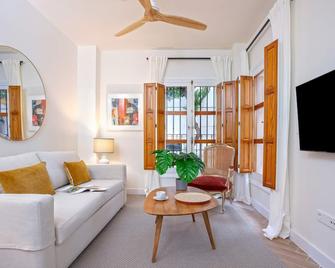Genteel Home Plaza de Santa Cruz - Seville - Living room