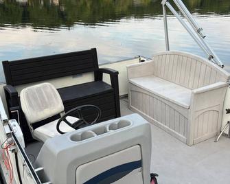 Allsports Lakehouse, Private Beachfront/Dock/Firepit/Grill/Paddleboards - Belding - Patio