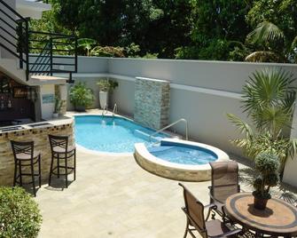 Pineridge Hideaway 1 Bedroom Apartment #1 - Arouca - Pool